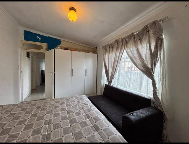 4 BEDROOM HOUSE FOR SALE IN SOPHIATOWN
